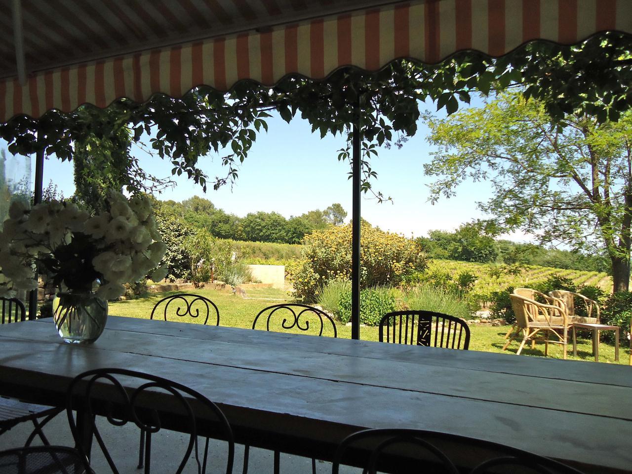 TERRASSE TABLE D'HÔTES