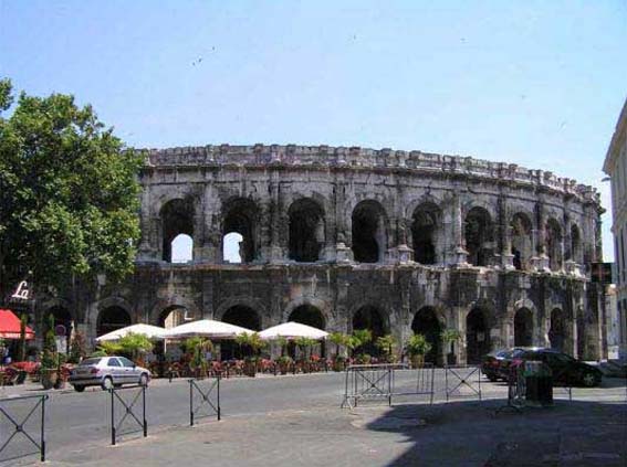 NIMES, LES ARENES