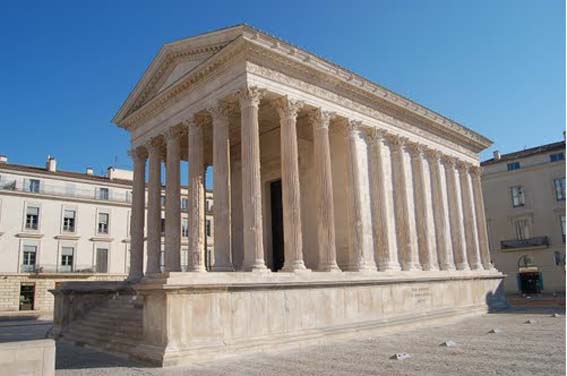 NIMES, LA MAISON CARRÉE