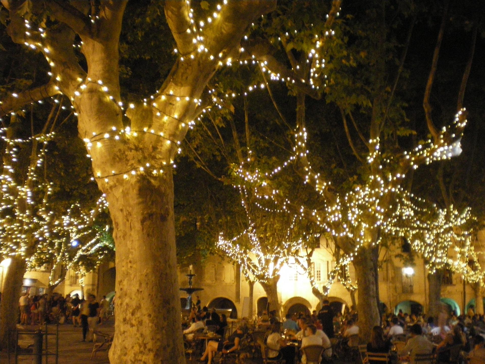 UZES - LE SOIR